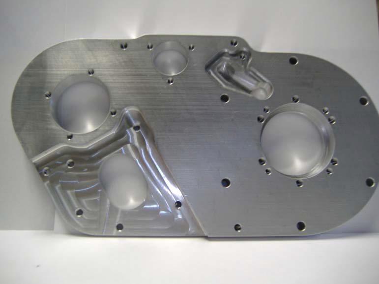 Estudio de Caso: Maquinación de Pieza para Simulador de Carreras